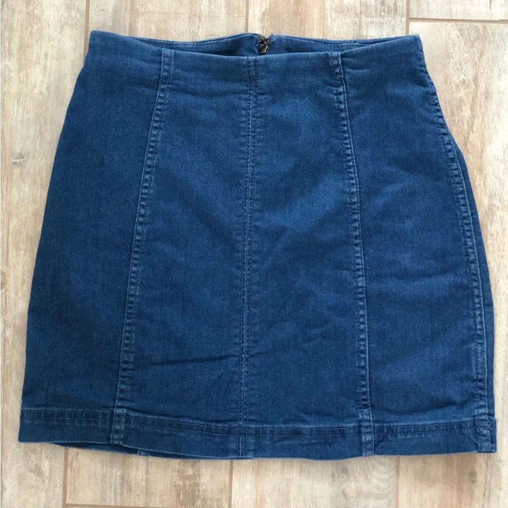 Free People Modern Femme Dark Wash Denim Mini Skirt Sz 8 - Picture 9 of 11